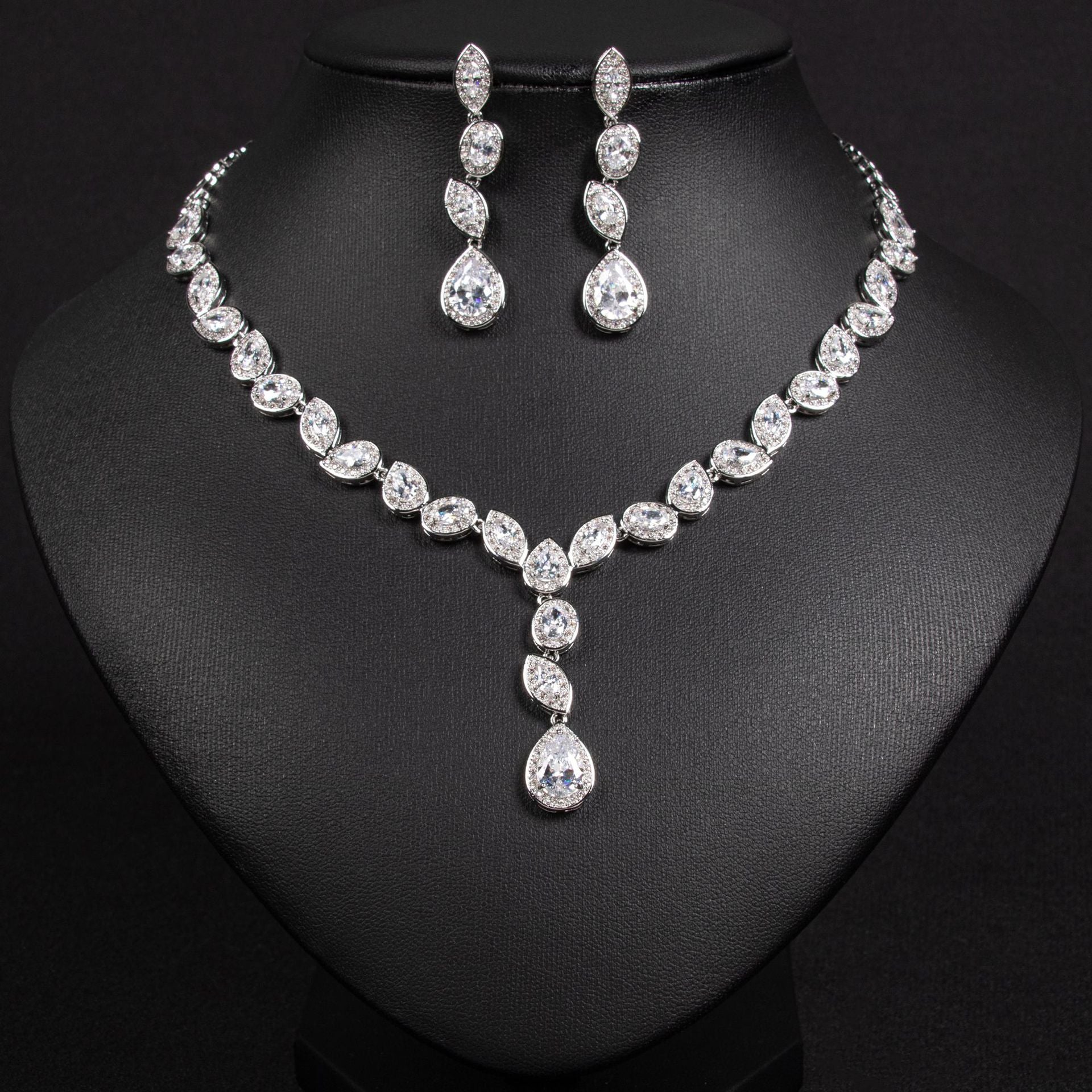 Stylish and bright zircon water drop necklace set