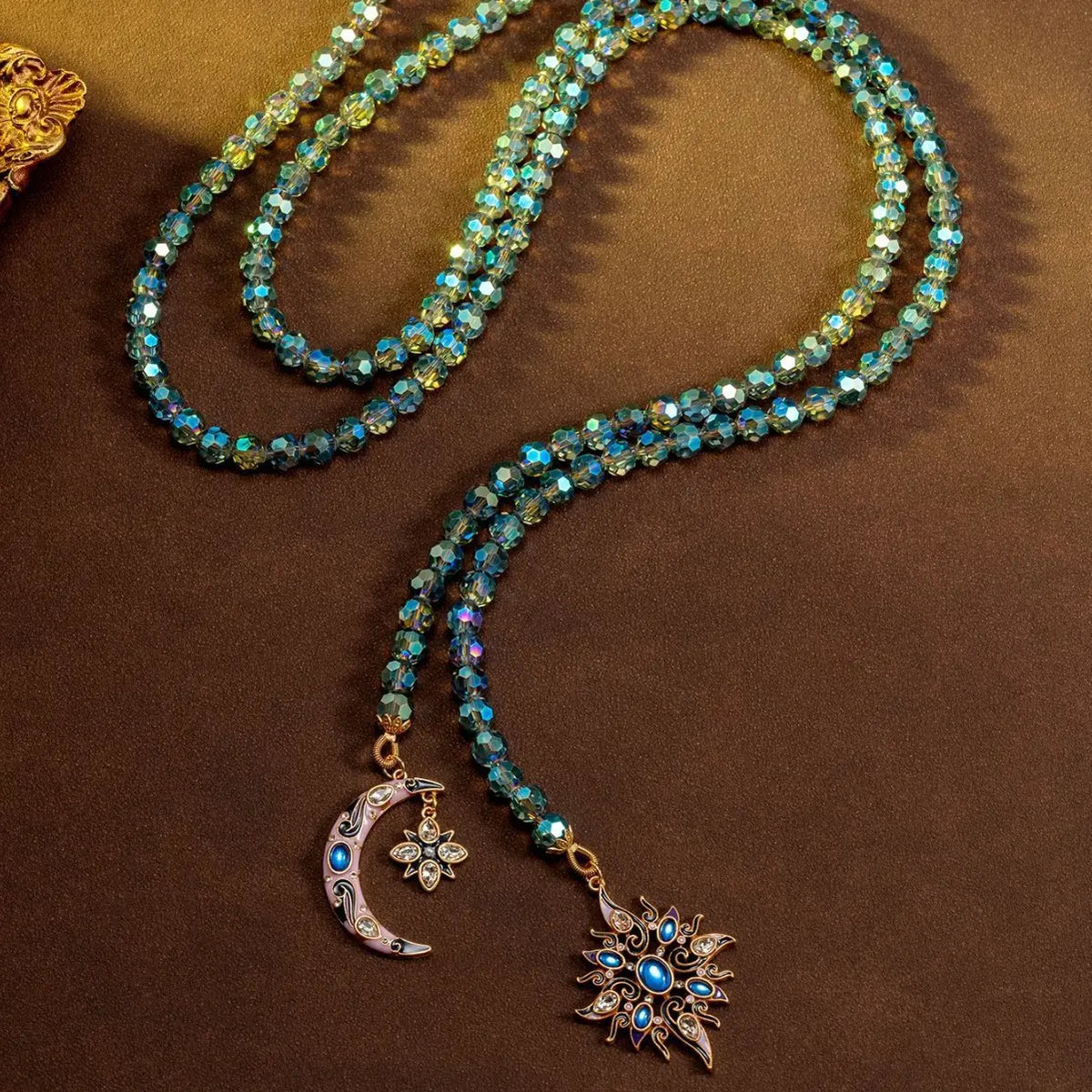 Parure de collier asymétrique lune étoile creuse en émail médiéval