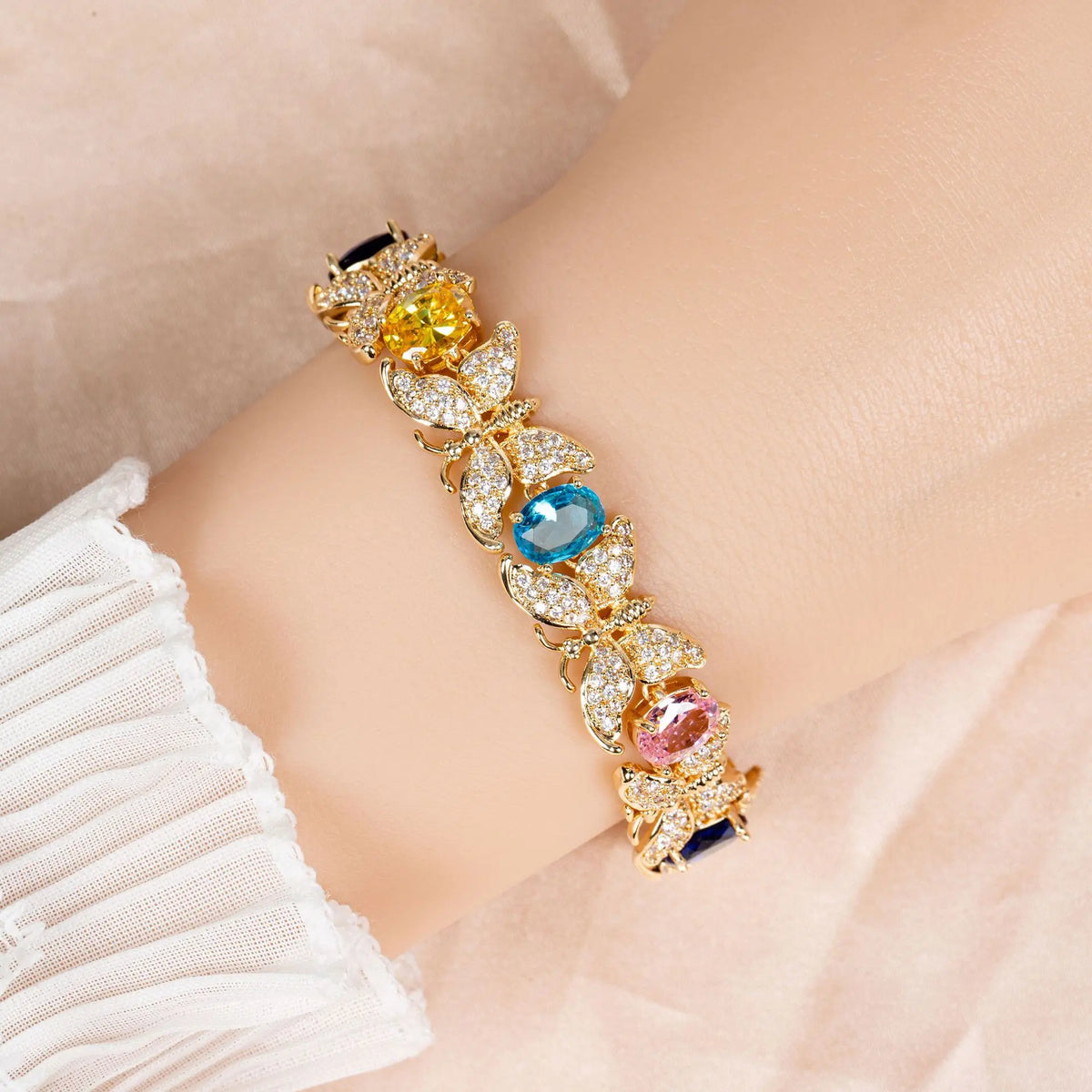 Bracelet papillon trésor couleur pour femme, bijou haut de gamme au tempérament de luxe léger, style ins et niche