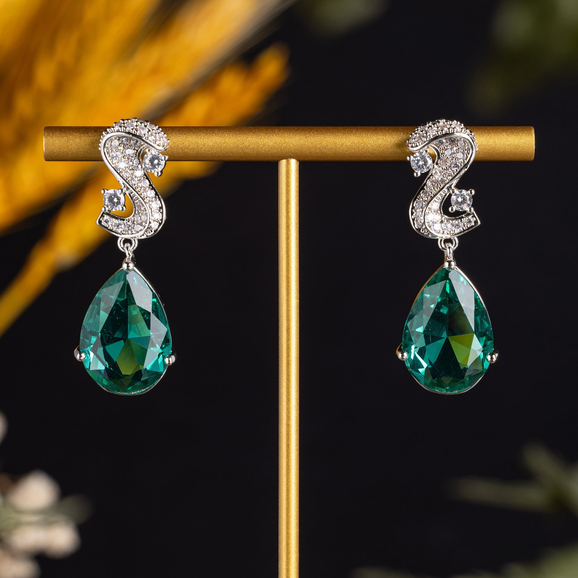 Luxury Red Crystal Teardrop Earrings for Women – Elegant Statement Jewelry