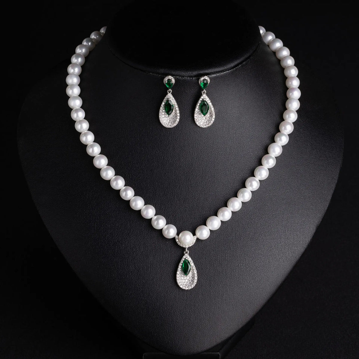 Luxury White Pearl Necklace Set – Emerald Green Drop Earrings Jewelry