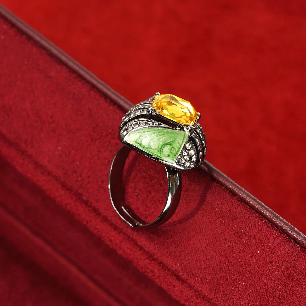 Ensemble boucles d'oreilles, collier et bague géométriques en topaze, style luxe léger