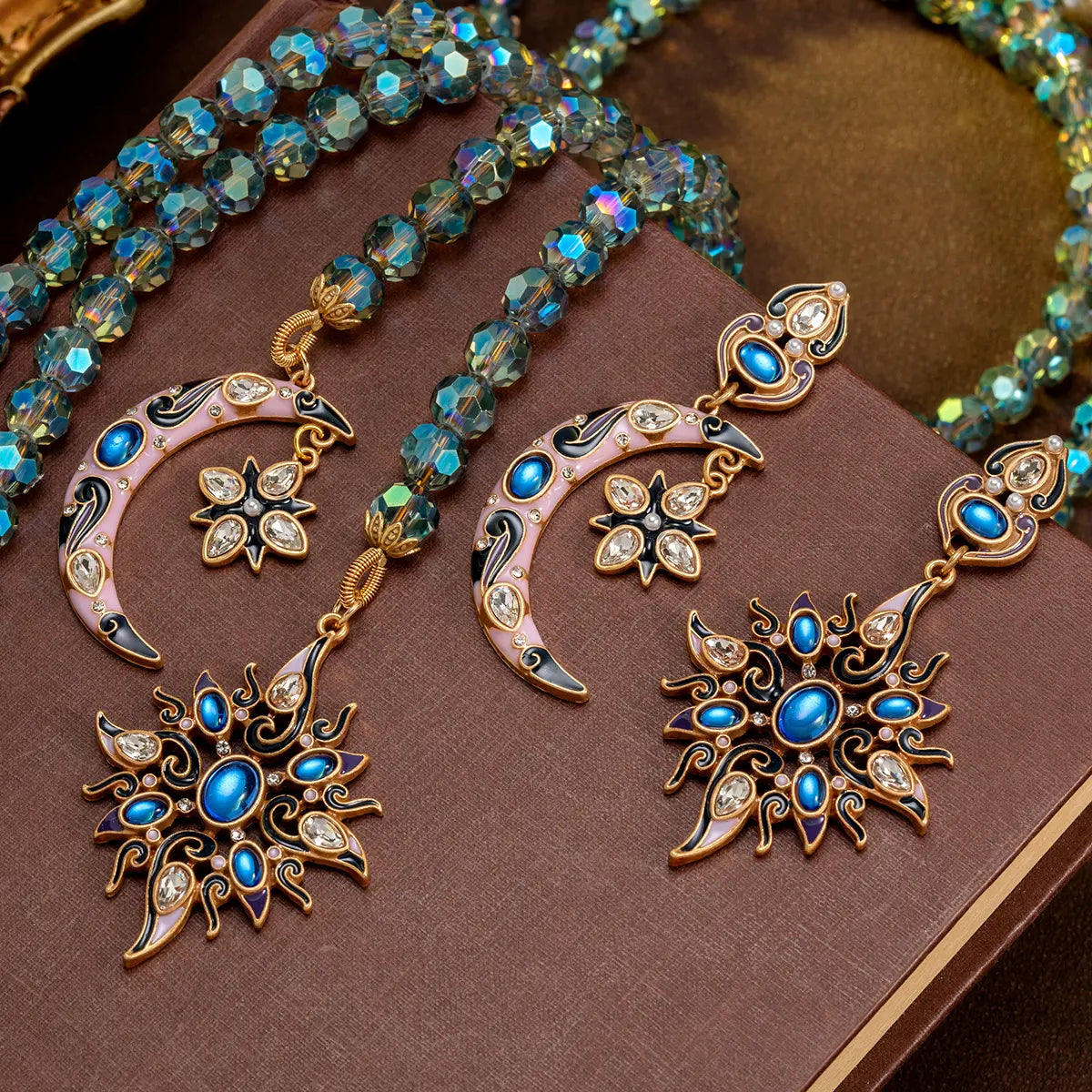 Parure de collier asymétrique lune étoile creuse en émail médiéval