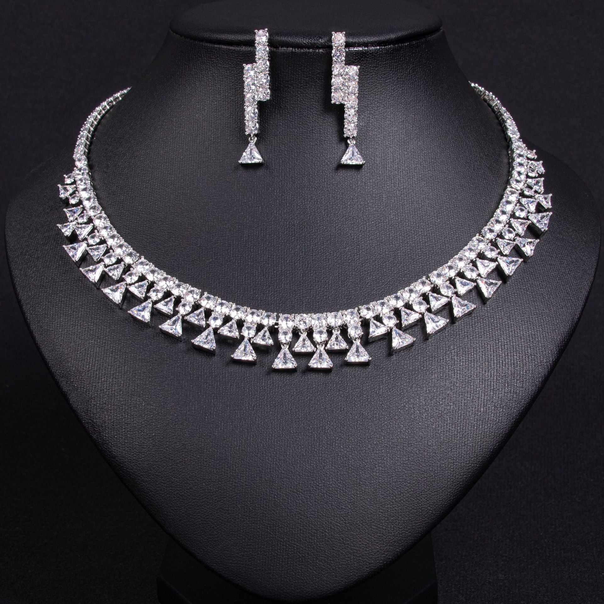 Parure de soirée, collier et boucles d'oreilles goutte, rouge rubis de luxe