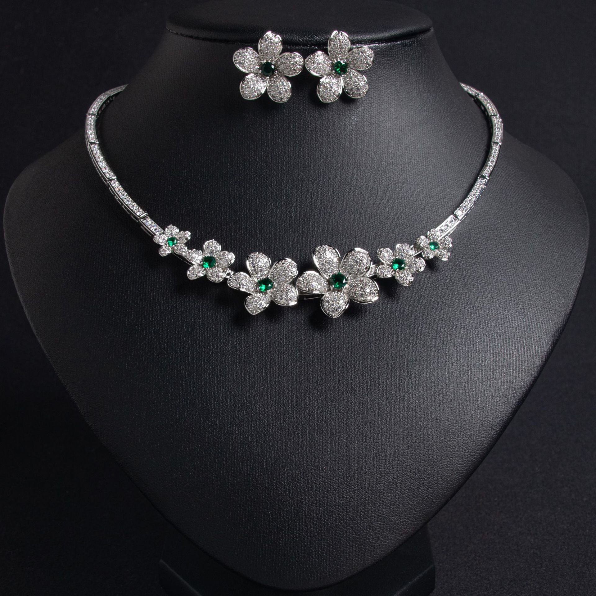 Luxury Emerald Green Floral Necklace Set for Women – Sparkling Flower Jewelry with Matching Earrings