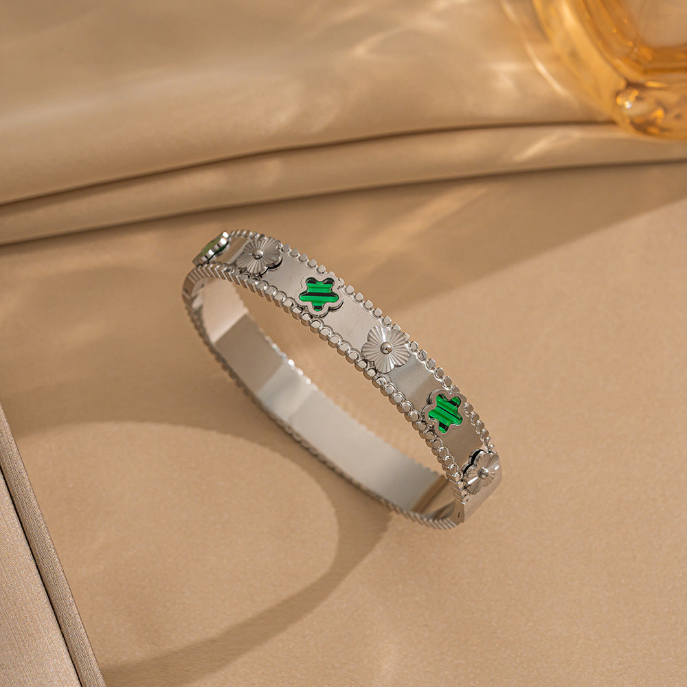 Fashion five-leaf flower bracelet