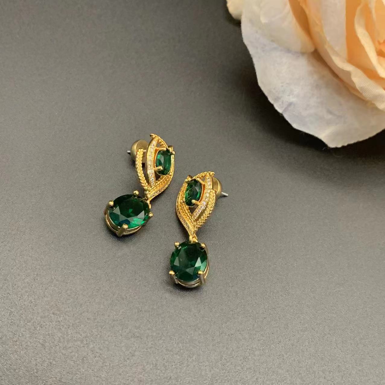 Emerald water drop light luxury new design pendant earrings