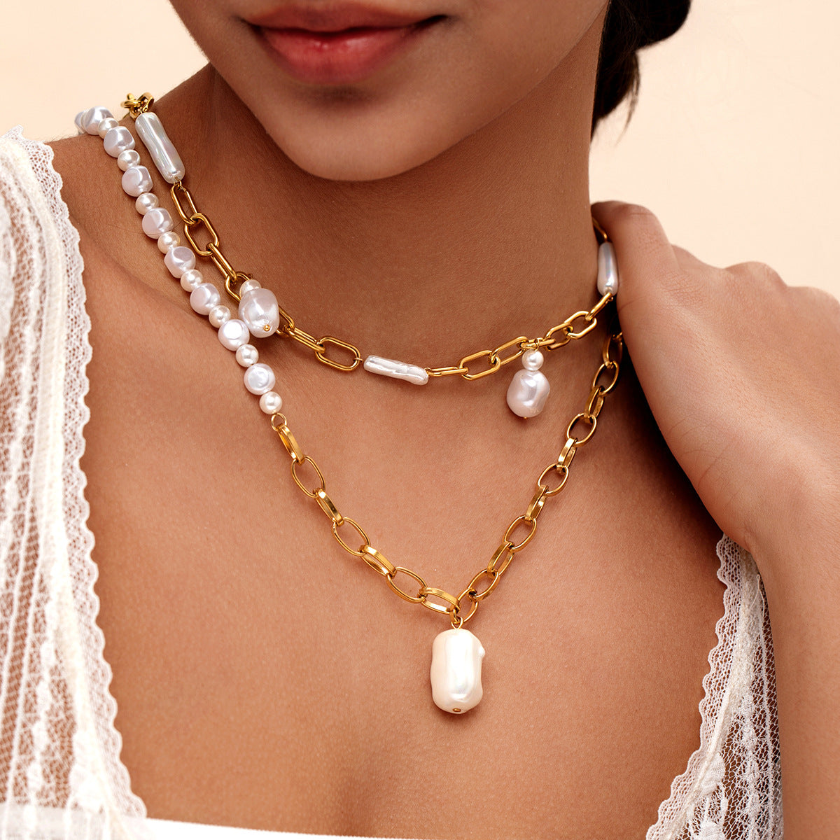 Vintage gold special-shaped pearl necklace