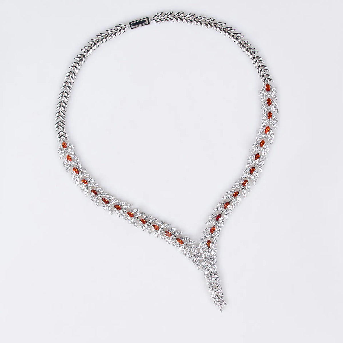 Parure de bijoux de luxe en cristal rouge feuille – Collier et boucles d'oreilles étincelants pour événements formels