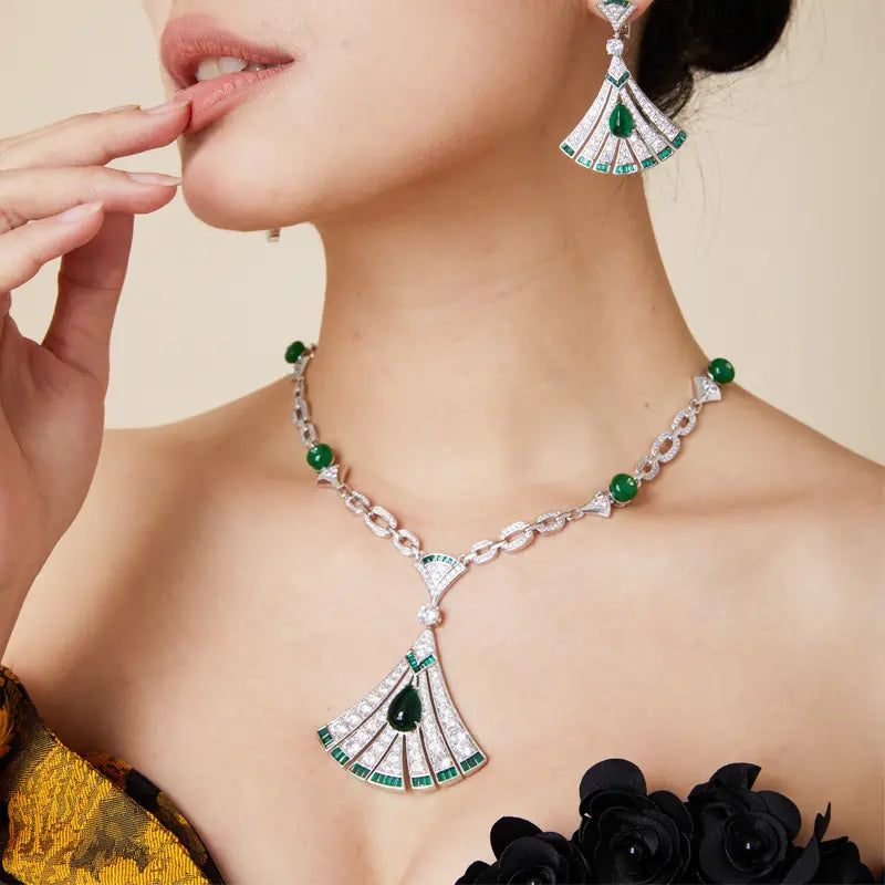 Collier Éventail en Cuivre Plaqué Or avec Pierre Semi-précieuse