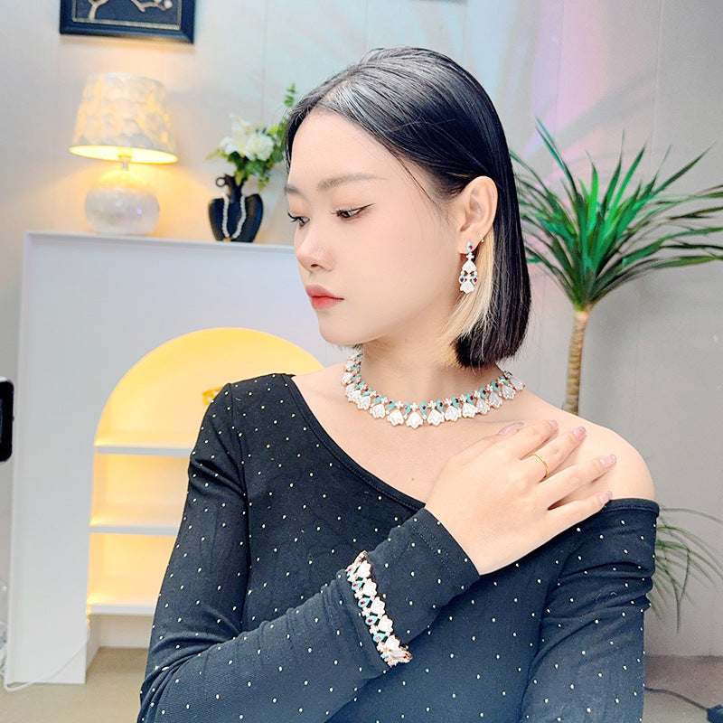 Original design gold-plated white shell cat claw necklace