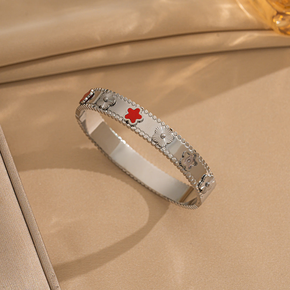 Fashion five-leaf flower bracelet