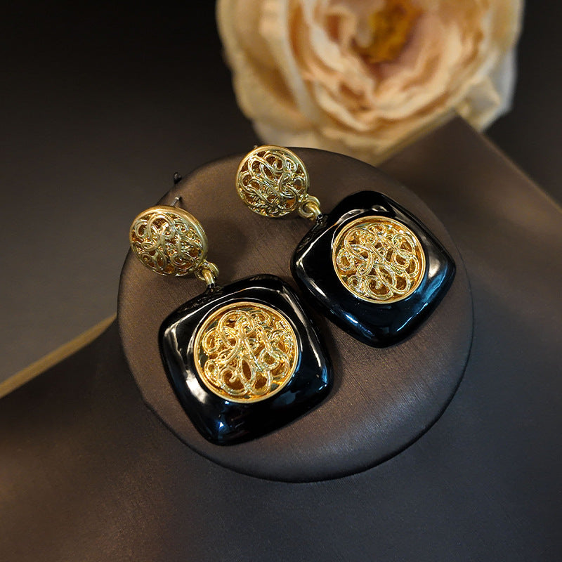 Vintage premium black enamel relief stud earrings
