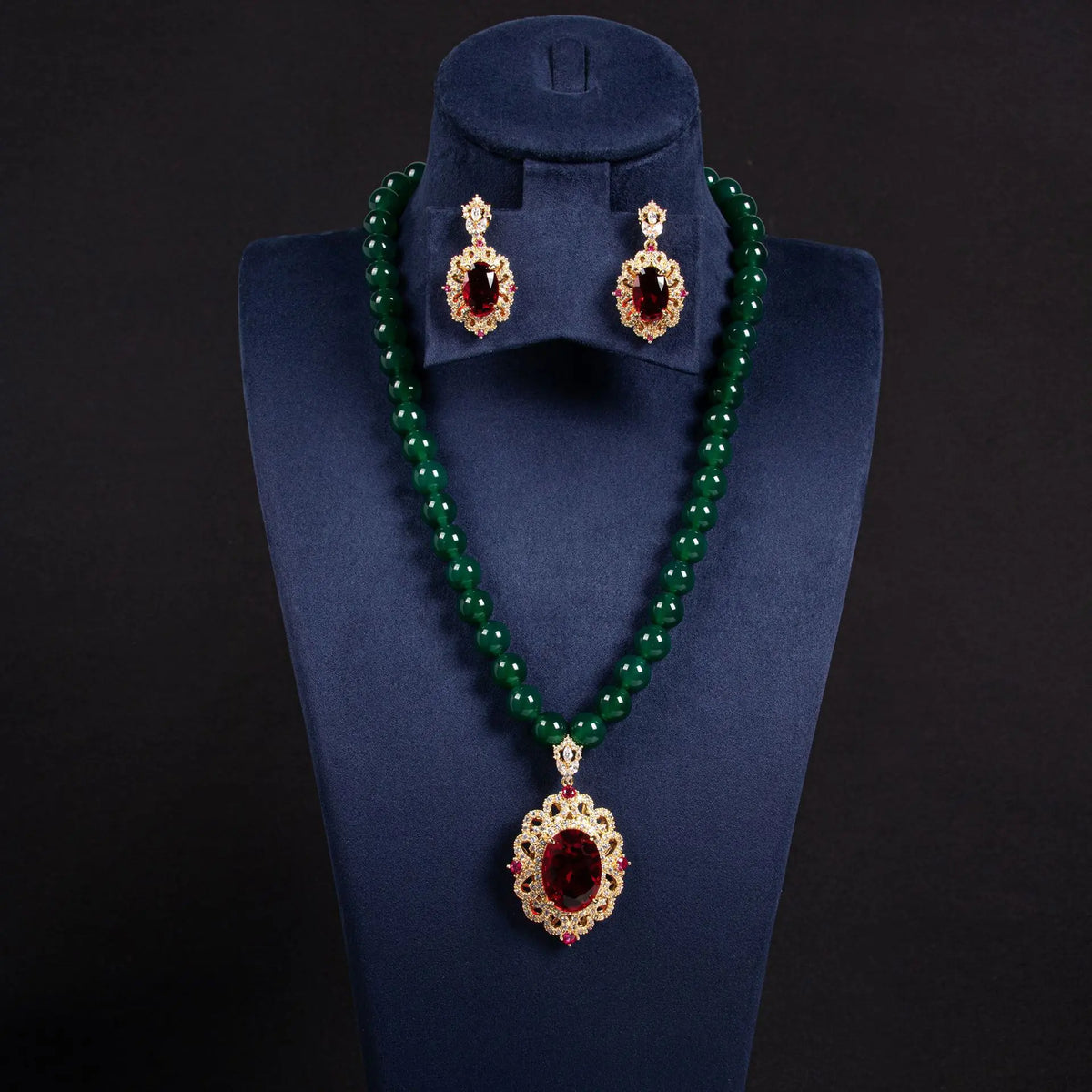 Parure de soirée luxe collier et boucles d'oreilles émeraude perlée