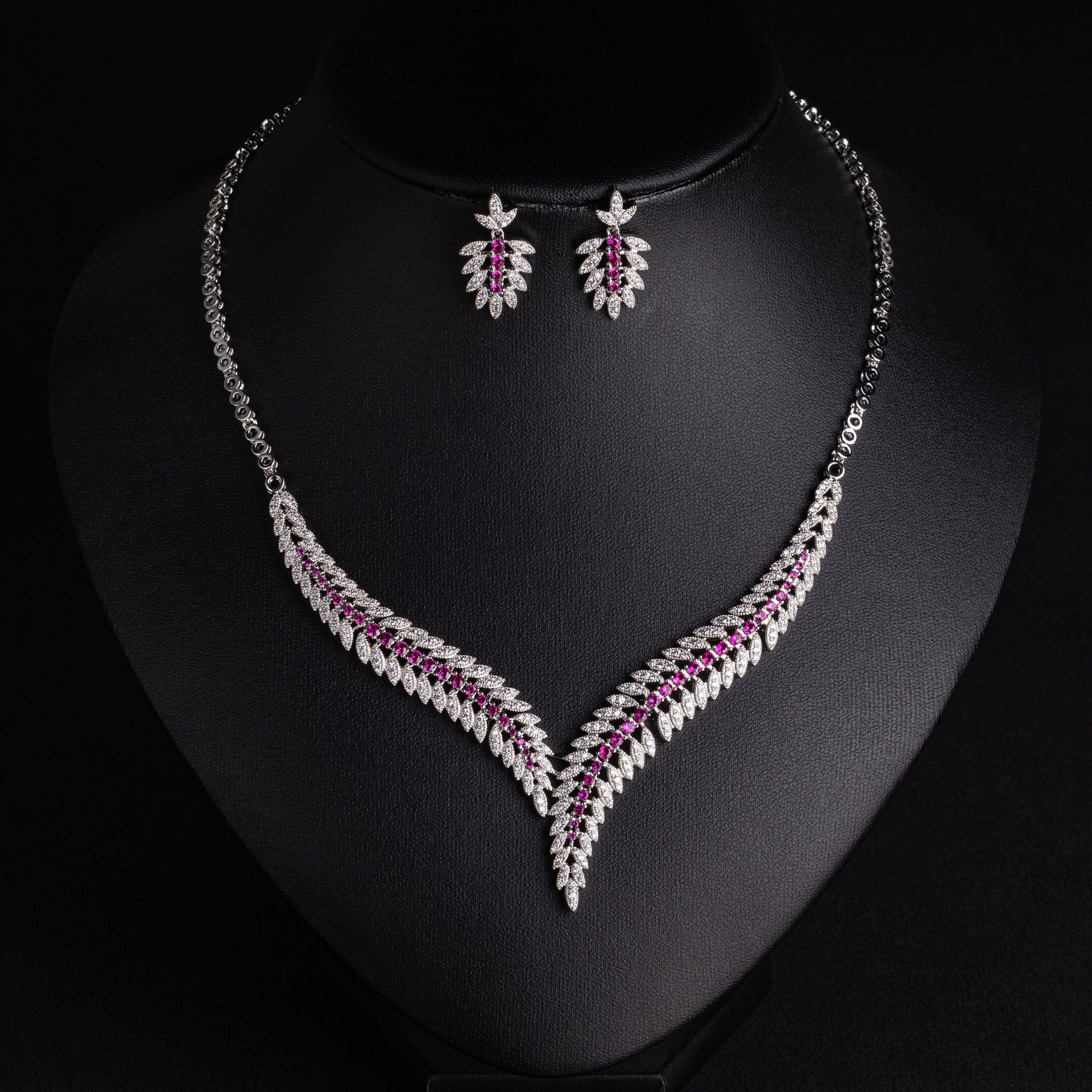 Luxury Emerald Green Leaf Necklace Earrings Set – Elegant Jewelry for Women