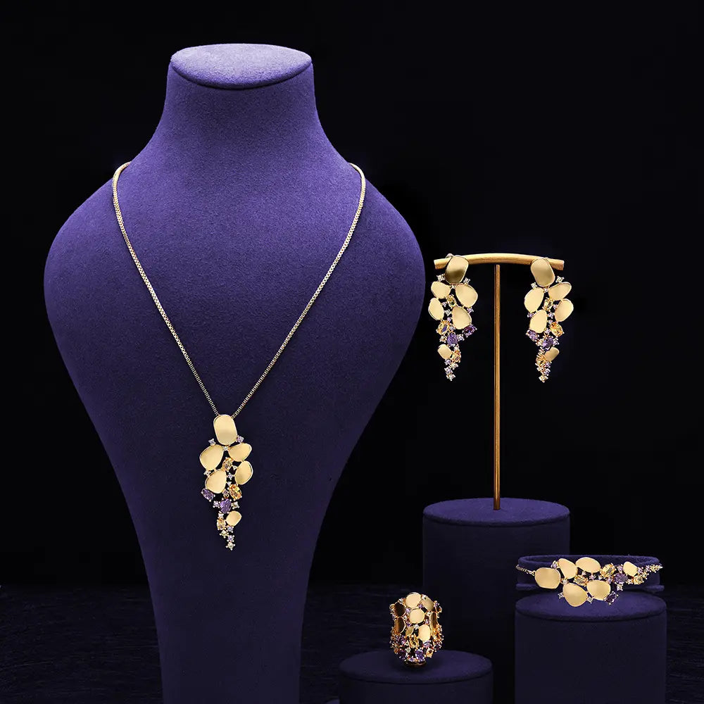 Parure de luxe élégante en pierres précieuses de couleur