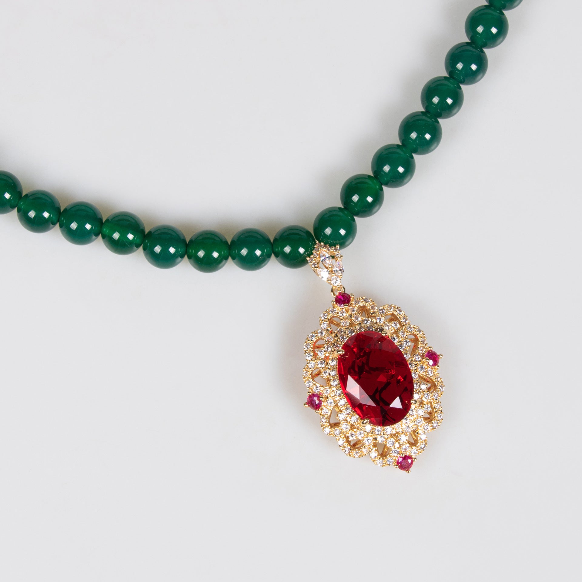 Parure de soirée luxe collier et boucles d'oreilles émeraude perlée