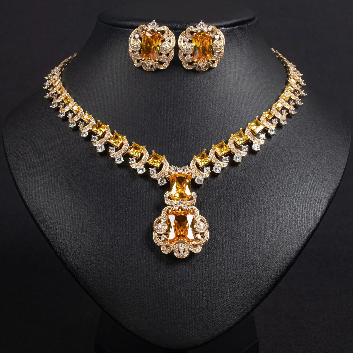 Ensemble de bijoux collier et boucles d'oreilles taille coussin vert émeraude de luxe