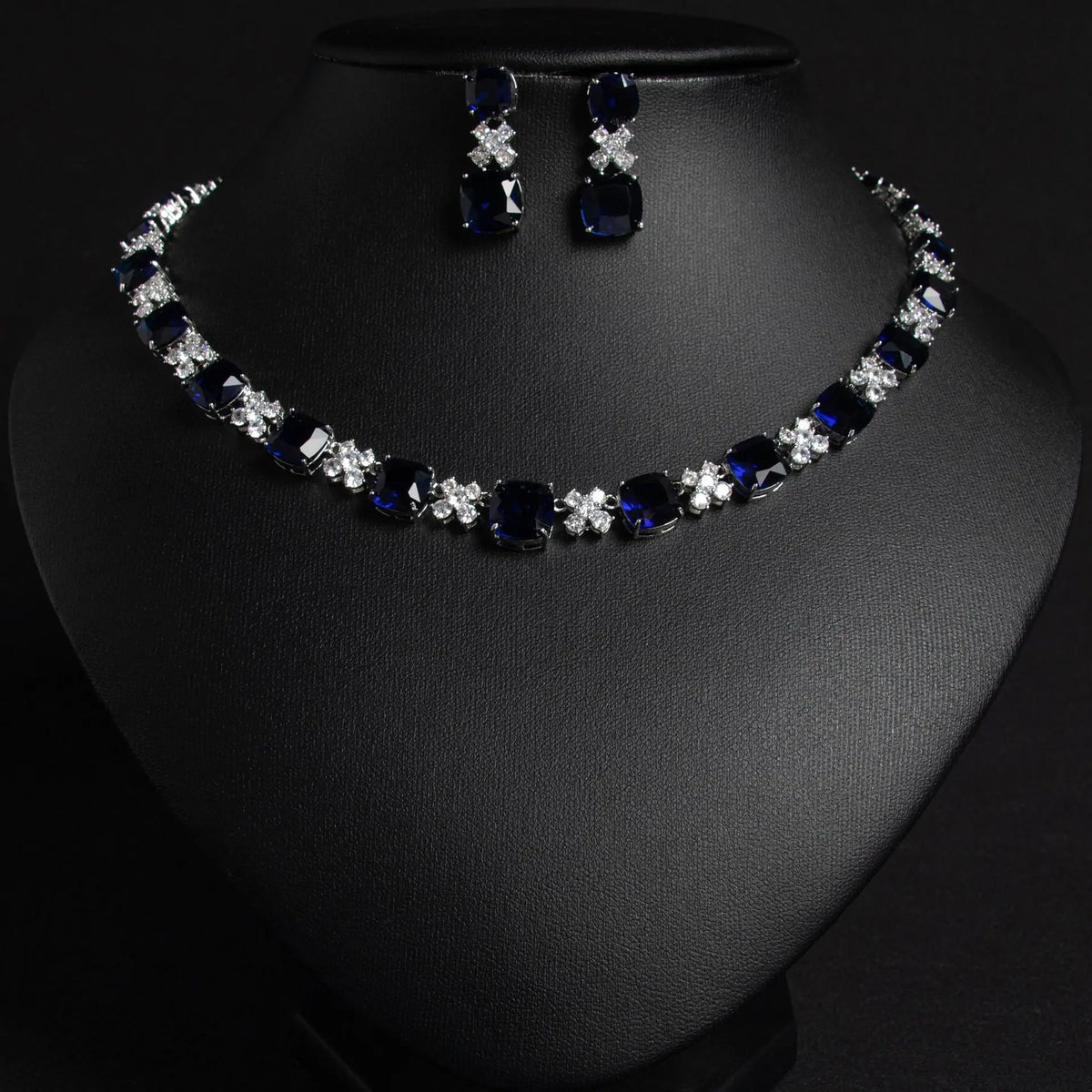 Parure Collier et Boucles d'Oreilles Élégante en Cristal Rose – Bijoux de Luxe Minimalistes pour Femme