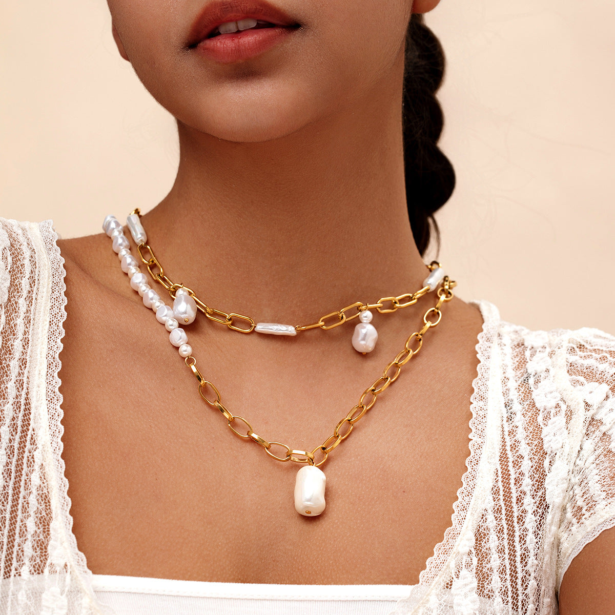 Vintage gold special-shaped pearl necklace