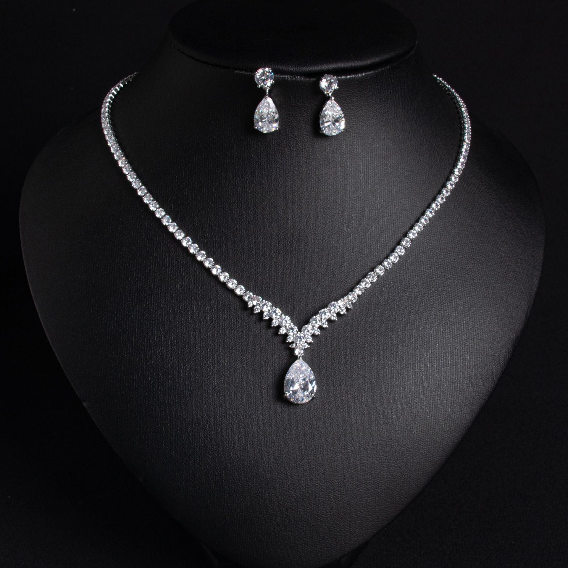 Luxury Ruby Red Crystal Necklace Set – Sparkling Teardrop Jewelry for Women
