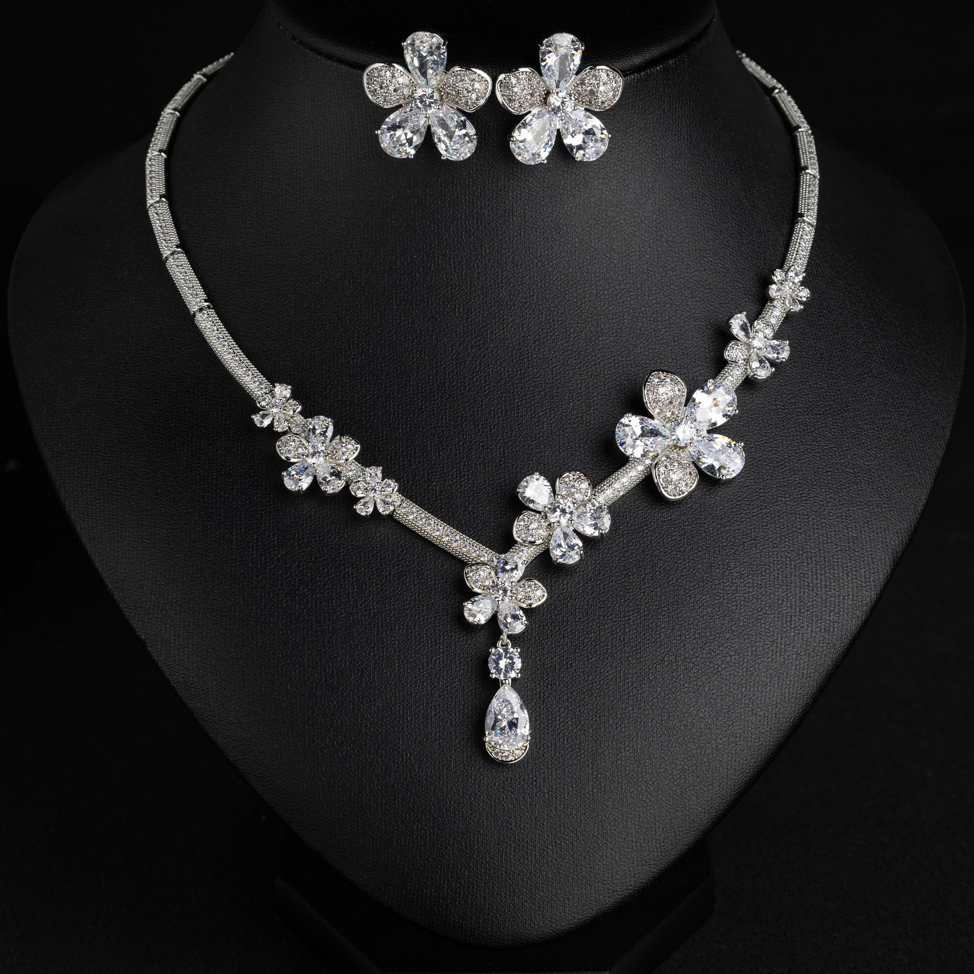 Elegant Multicolor Crystal Flower Necklace and Earrings Set – Luxury Jewelry for Women