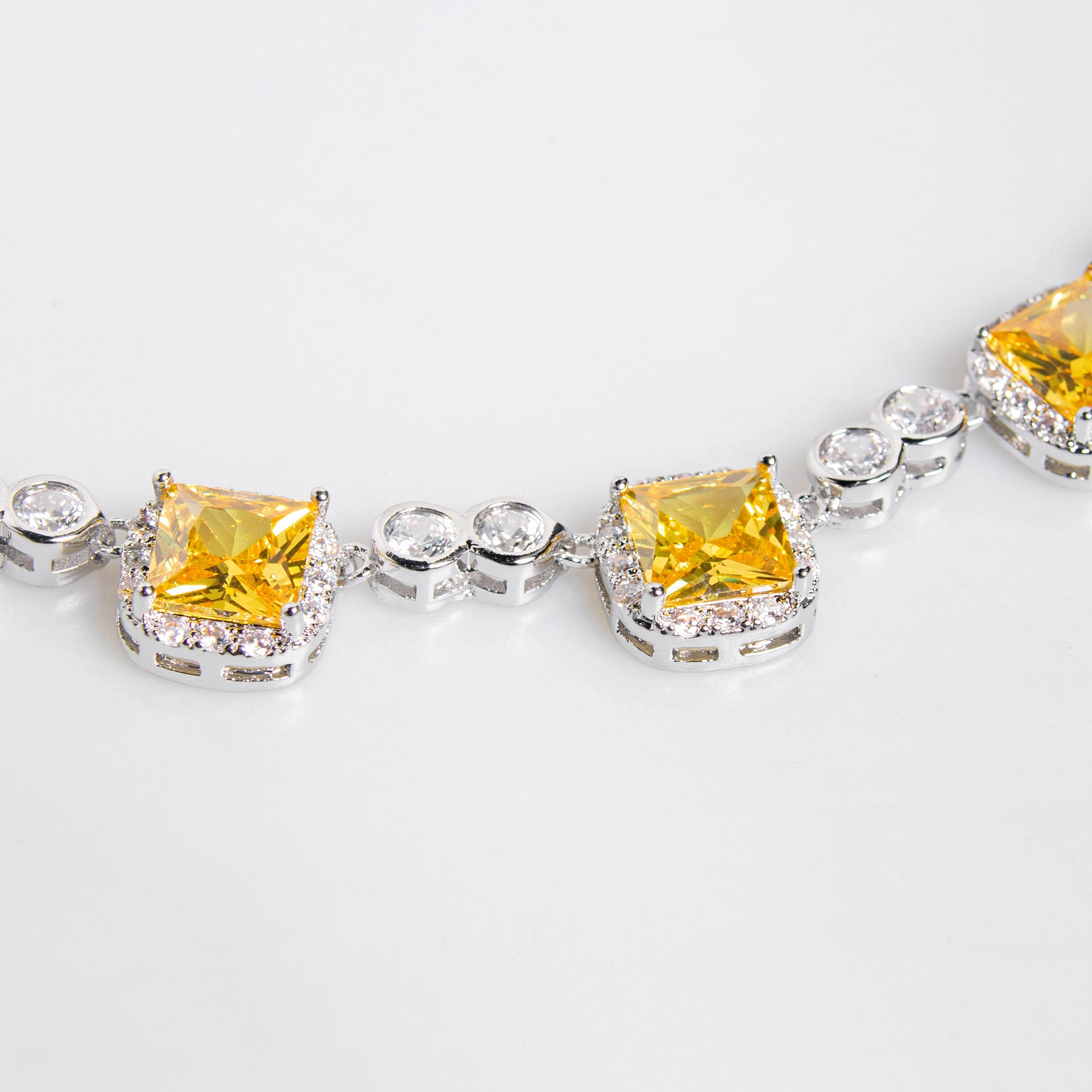 Parure Collier et Boucles d'Oreilles de Luxe en Cristal Carré Jaune pour Tenue de Soirée