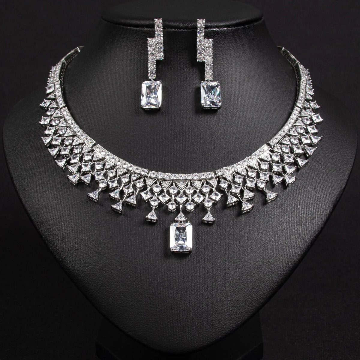 Luxuriöses smaragdgrünes Kristall-Halsketten-Ohrringe-Schmuckset für Damen