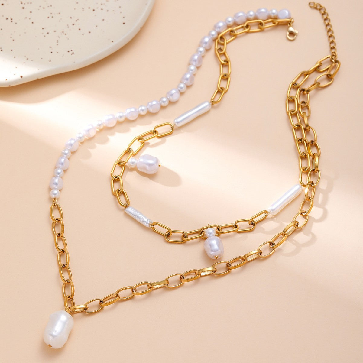 Vintage gold special-shaped pearl necklace