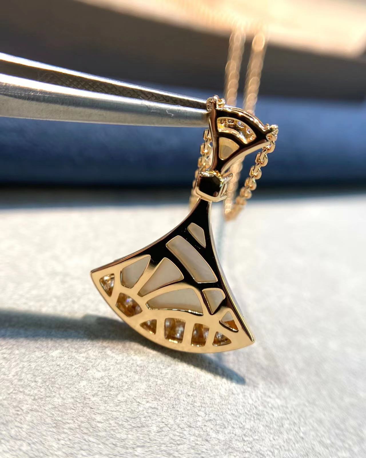 Fashion small fan shell necklace