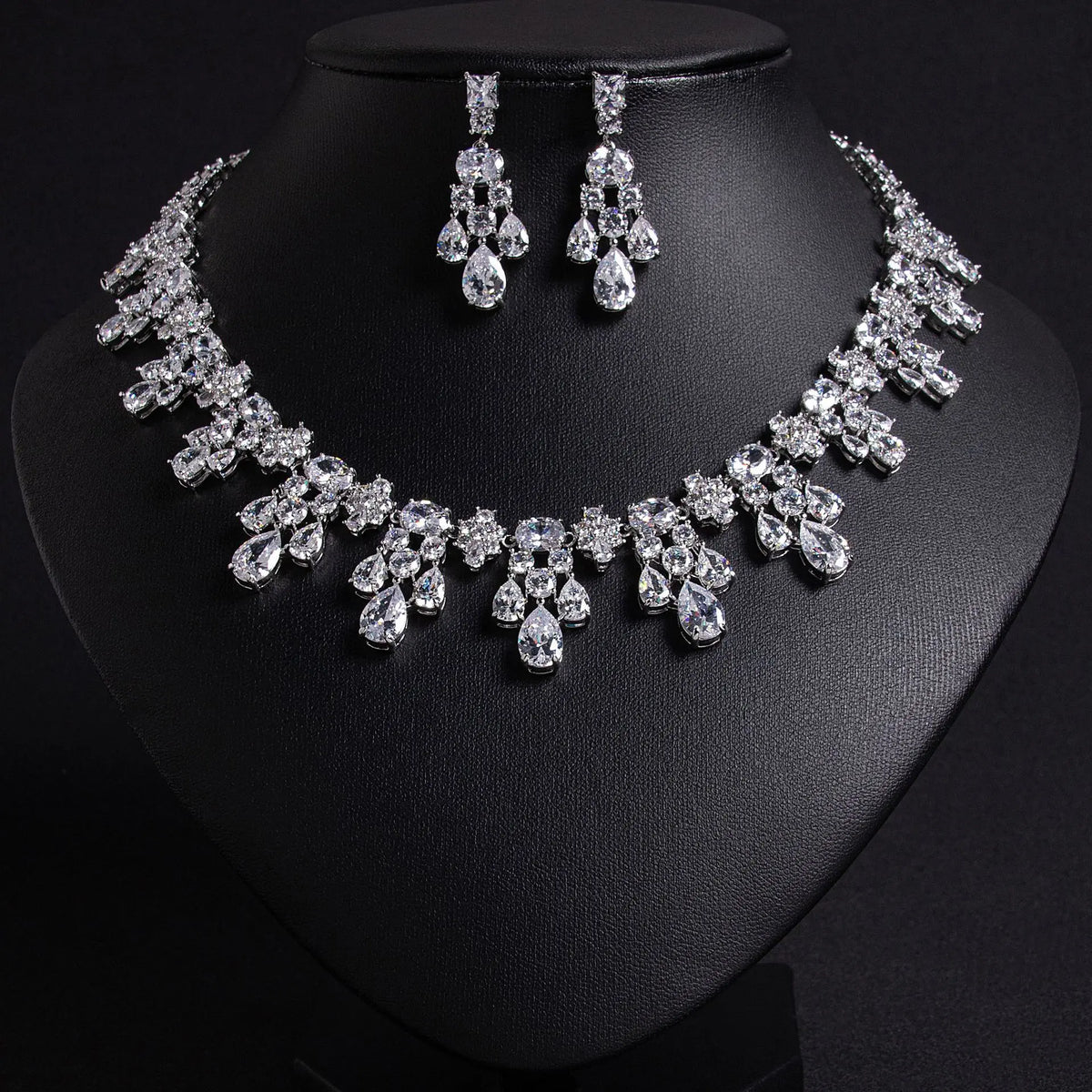 Parure de Bijoux Fleur Rouge Rubis Luxe avec Cristaux Scintillants