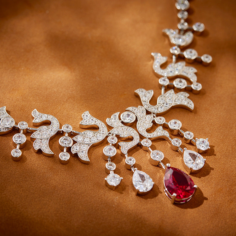 Elegant wedding crown necklace