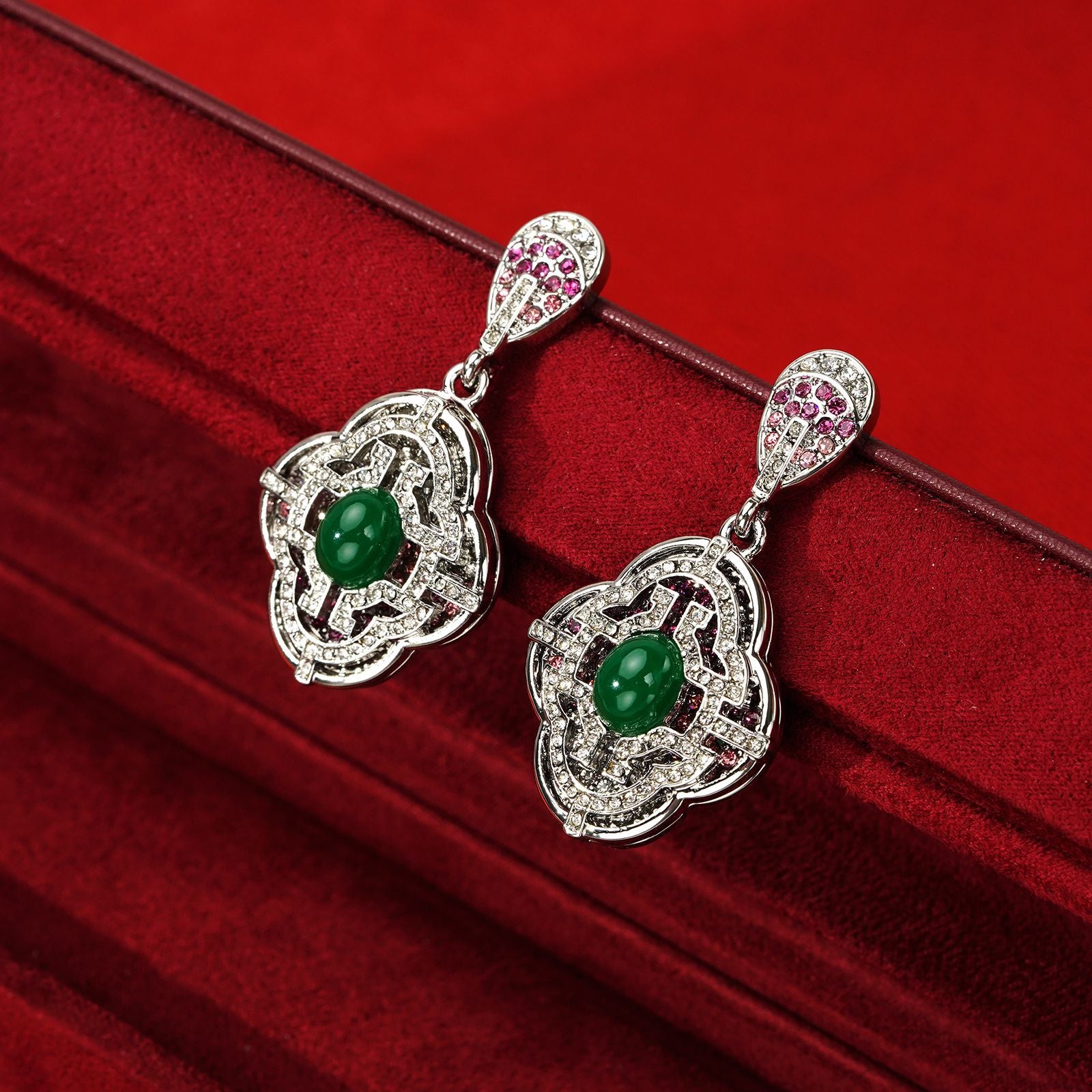 Exquisite trendy stud earrings necklace set, court temperament jewelry, stud earrings necklace set.