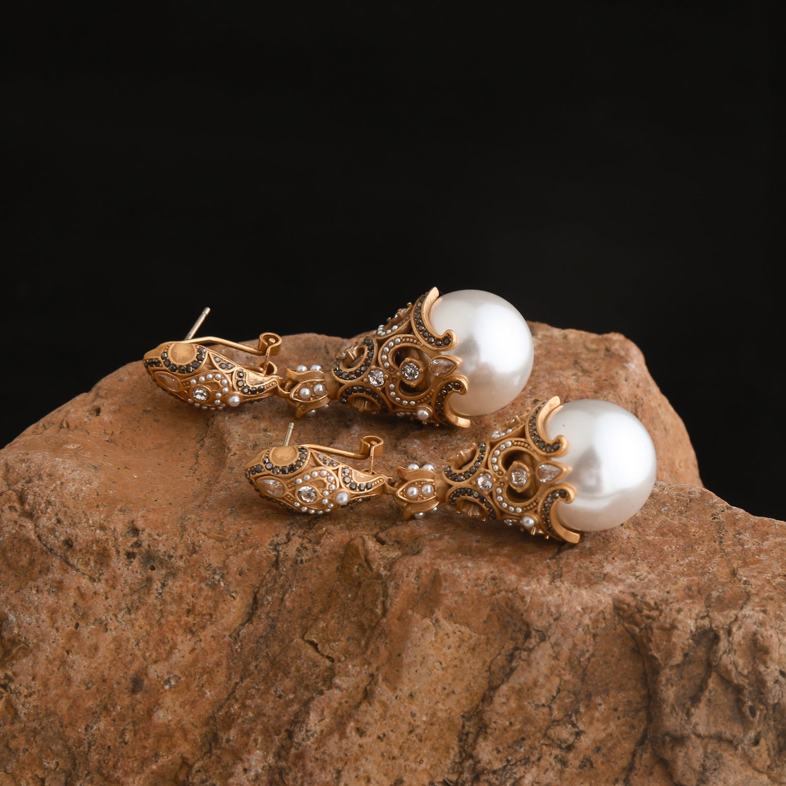 Boucles d'oreilles clous en or antique ajourées avec diamants pour femmes, boucles d'oreilles à franges