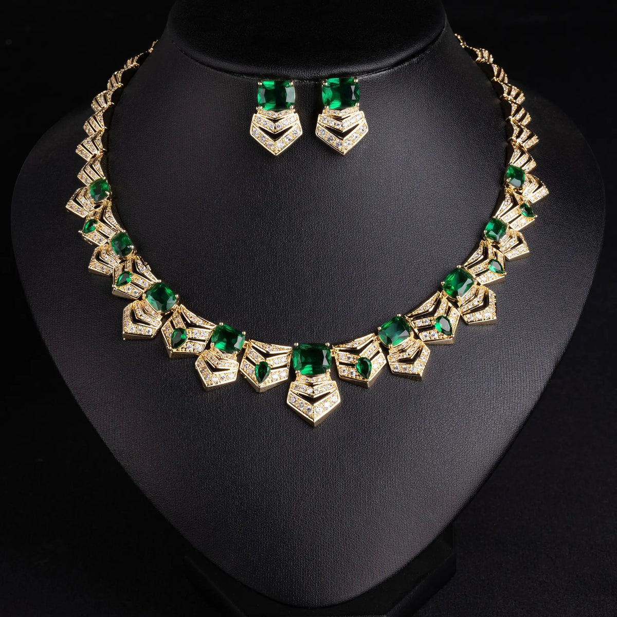 Luxury Emerald Green Crystal Necklace Set for Women – Royal Style Statement Jewelry with Earrings