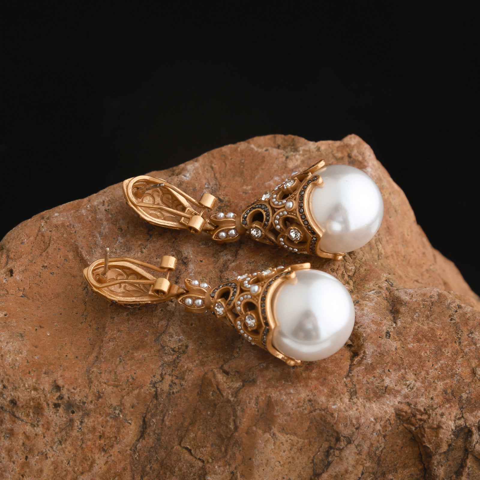 Boucles d'oreilles clous en or antique ajourées avec diamants pour femmes, boucles d'oreilles à franges