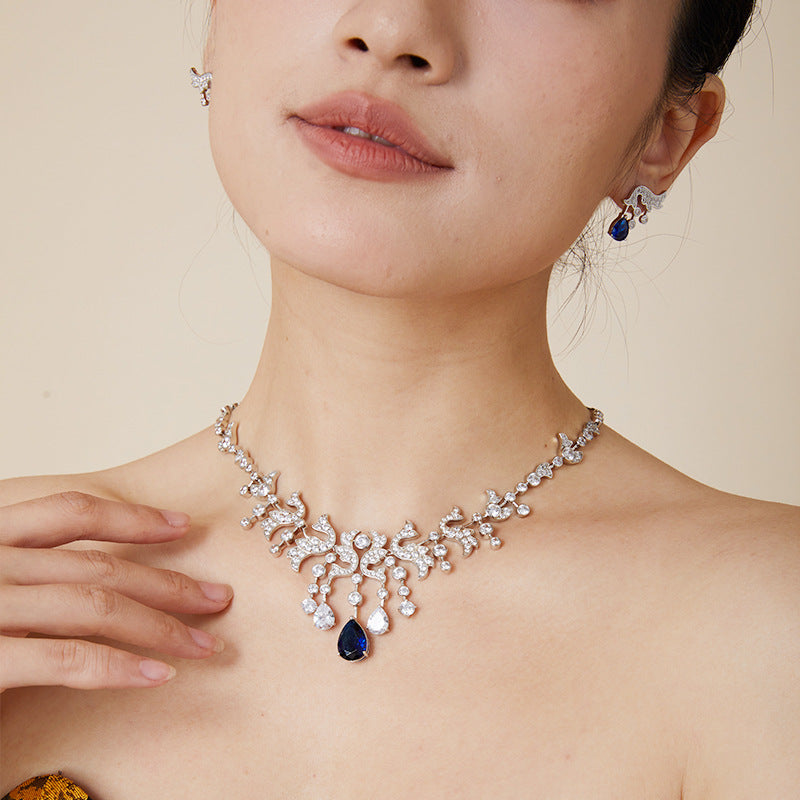 Elegant wedding crown necklace