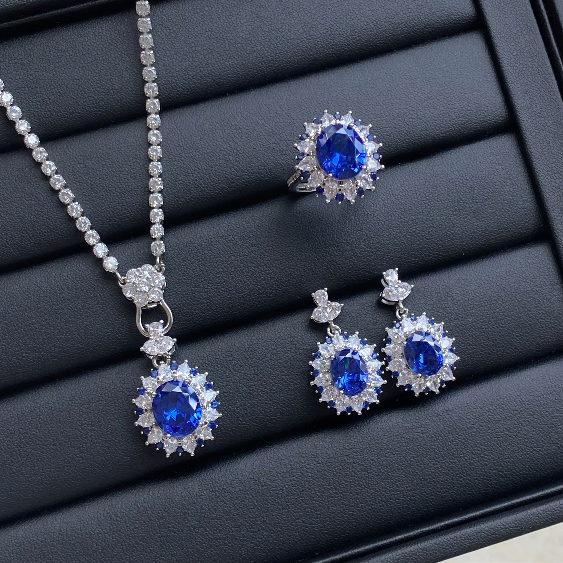 Fashion Blue Sapphire Crystal Pendant Jewelry Set