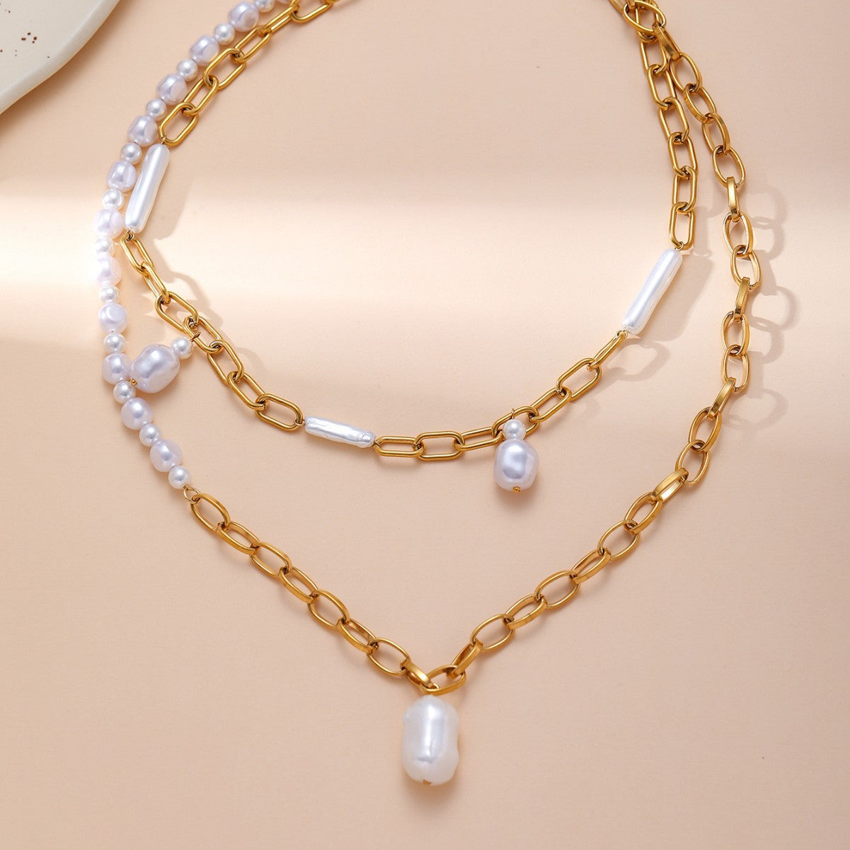 Vintage gold special-shaped pearl necklace