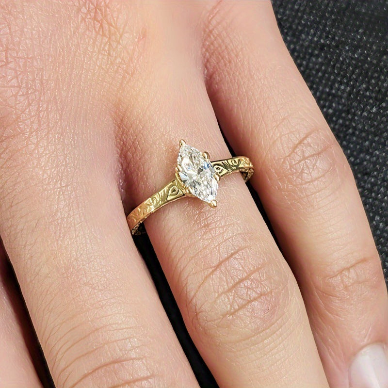 Fashion pattern horse eye zircon ring