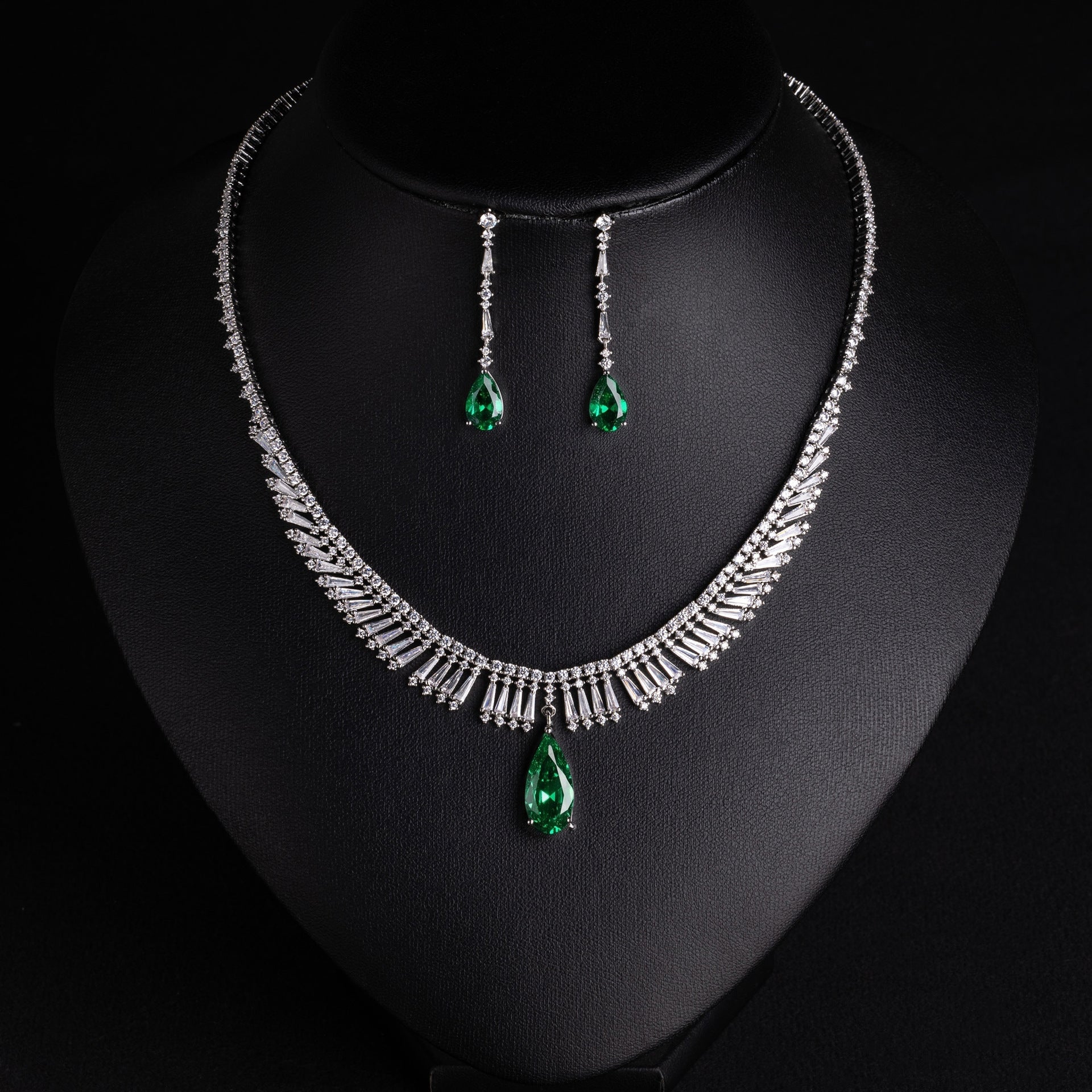 Elegant Emerald Crystal Jewelry Set – Silver Necklace Earrings for Women