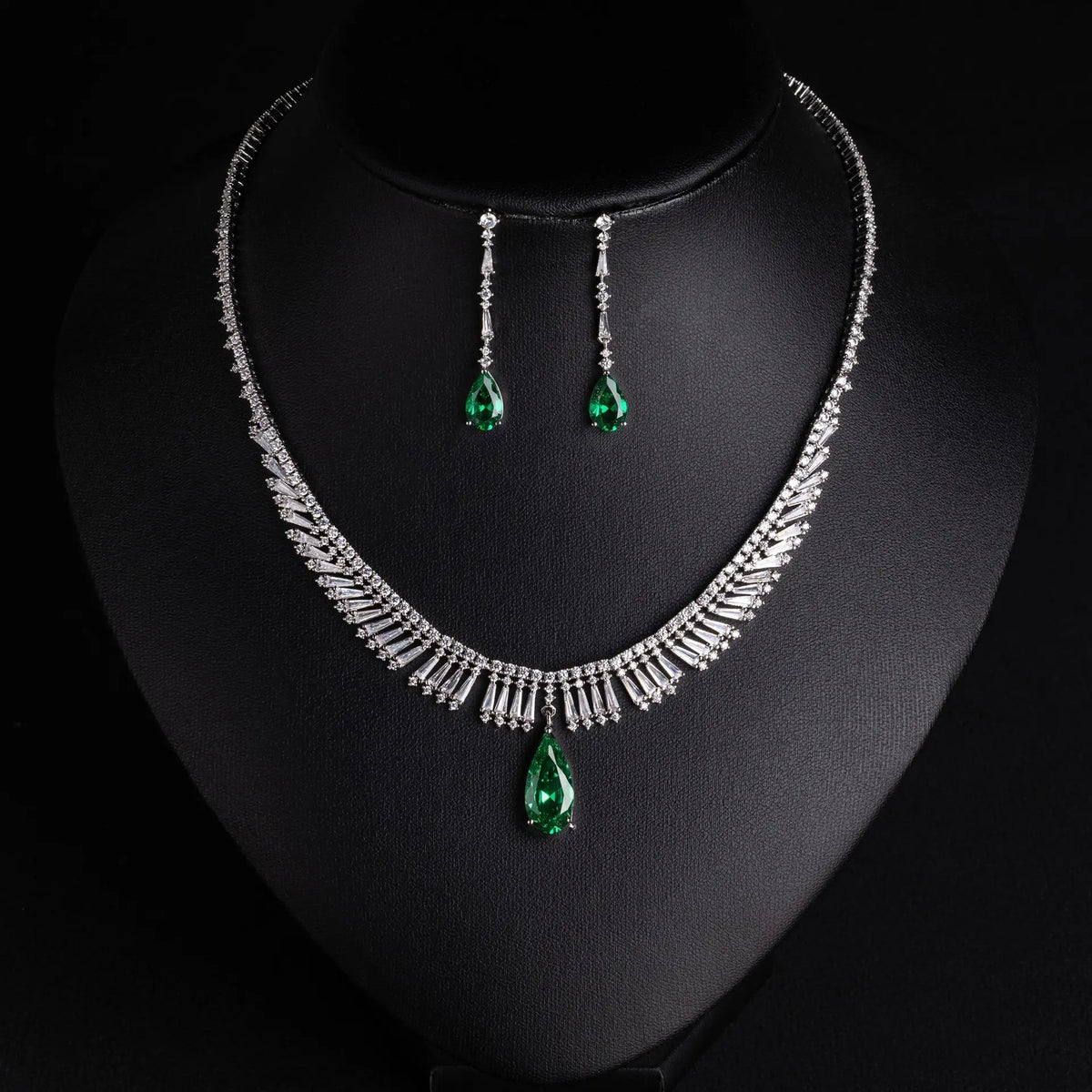 Elegant Emerald Crystal Jewelry Set – Silver Necklace Earrings for Women