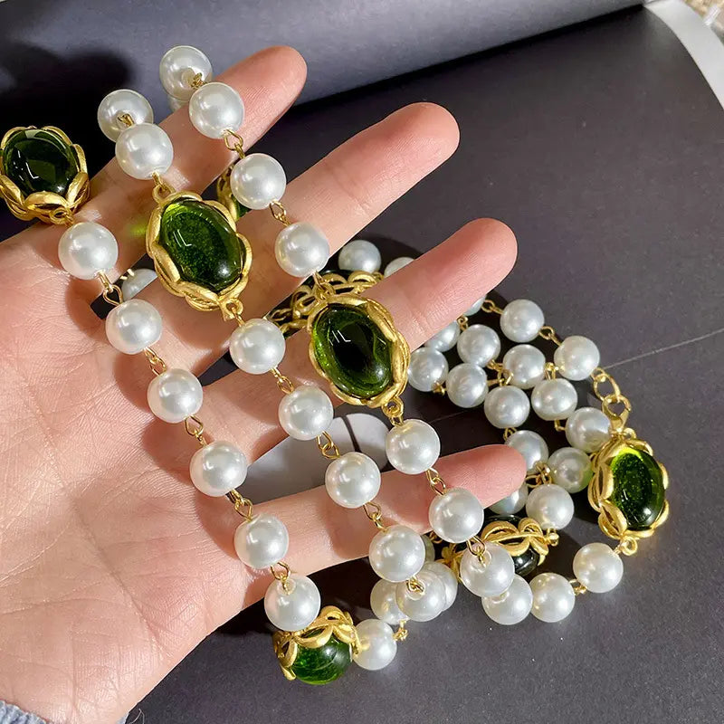 Collier de perles émaillées vert vintage