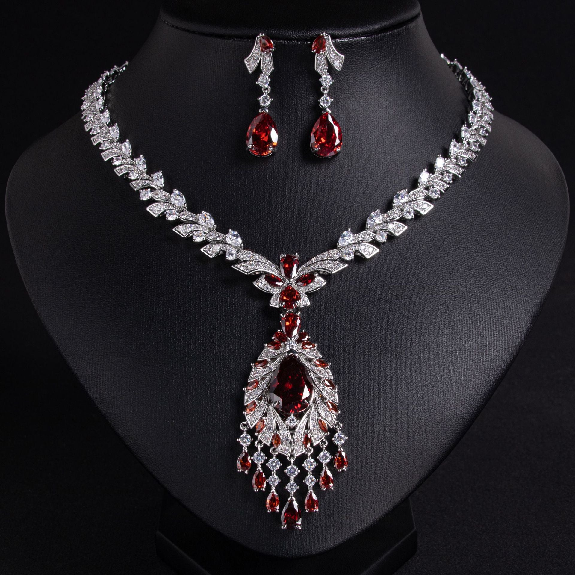 Ensemble collier et boucles d'oreilles en zircon goutte d'eau, style luxe léger