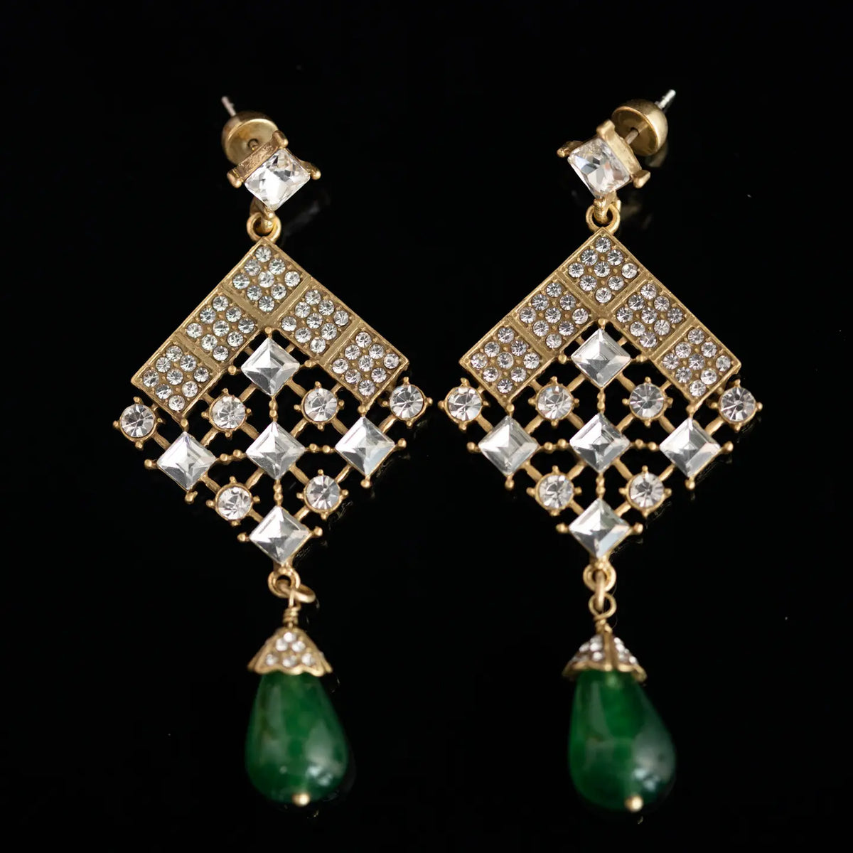 Série de boucles d'oreilles de style médiéval rétro et de niche