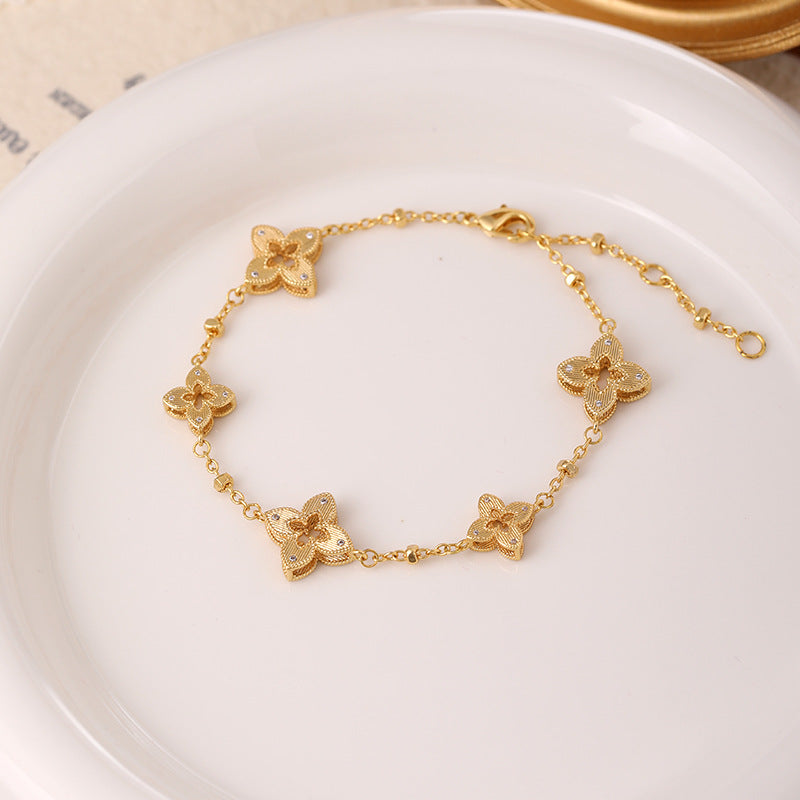 Rhombus four-leaf clover hollow bracelet