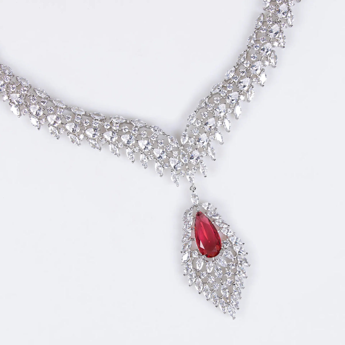 Parure boucles d'oreilles et collier ailes en zircon de luxe