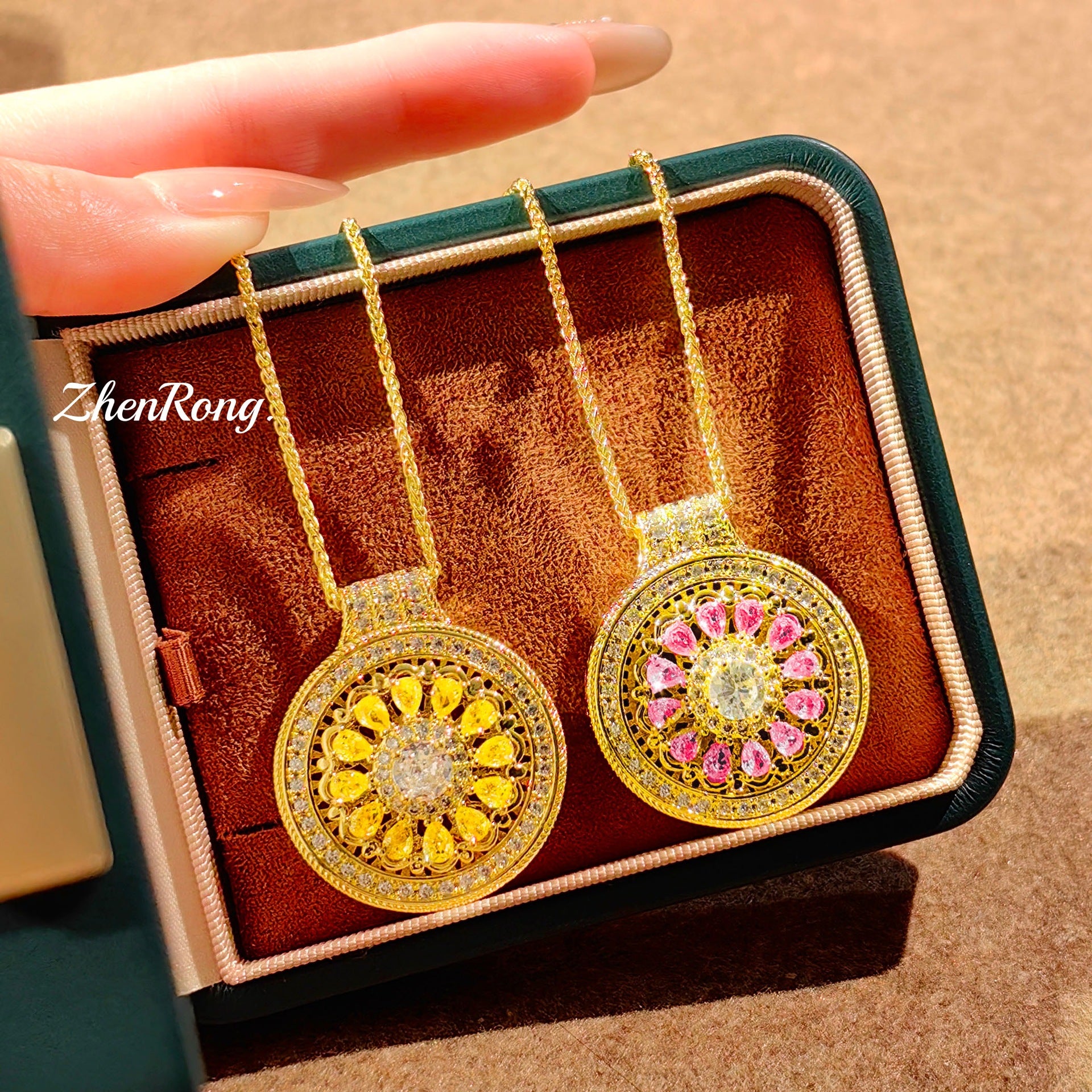 Collier Médaillon Cristal d'Inspiration Vintage
