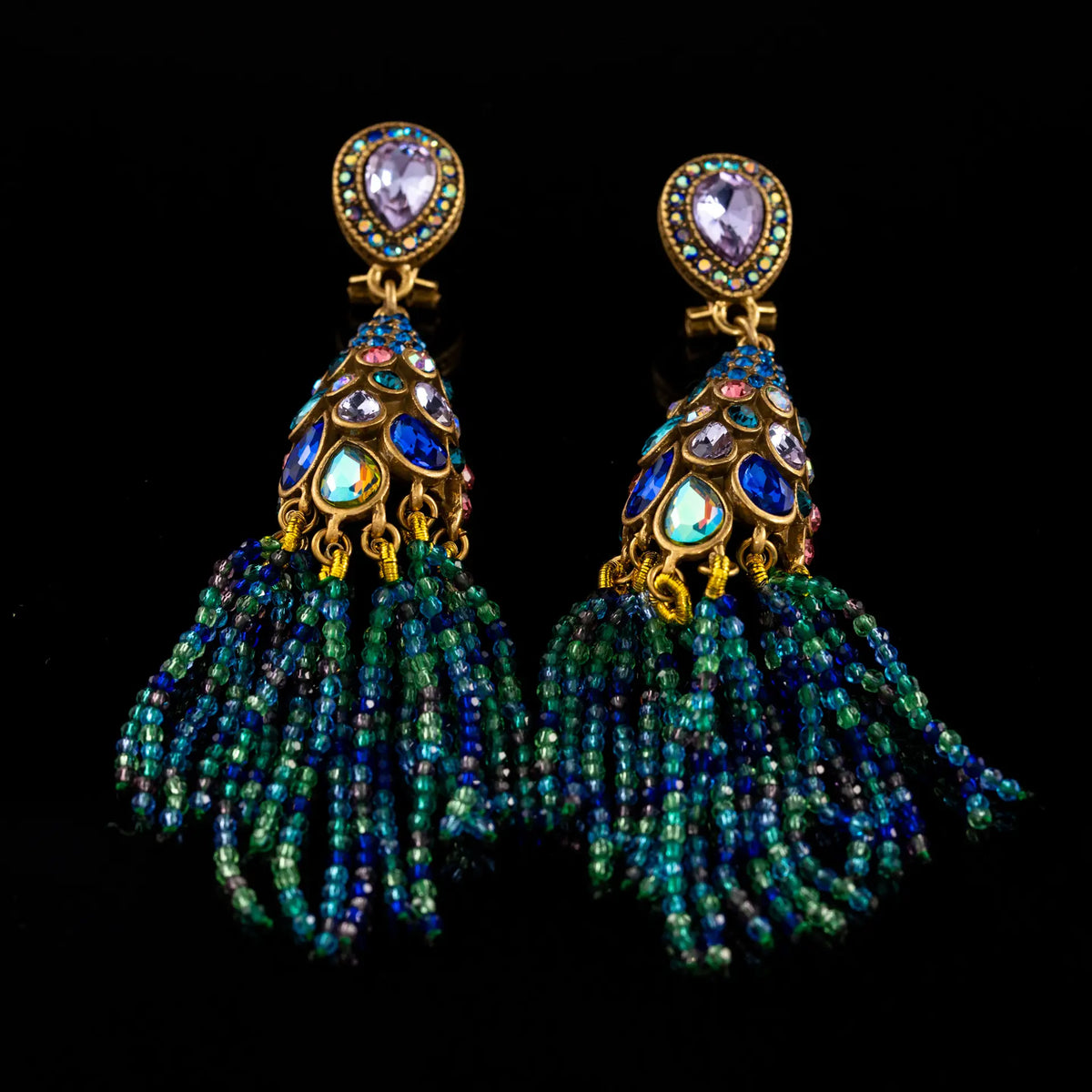 Série de boucles d'oreilles de style médiéval rétro et de niche