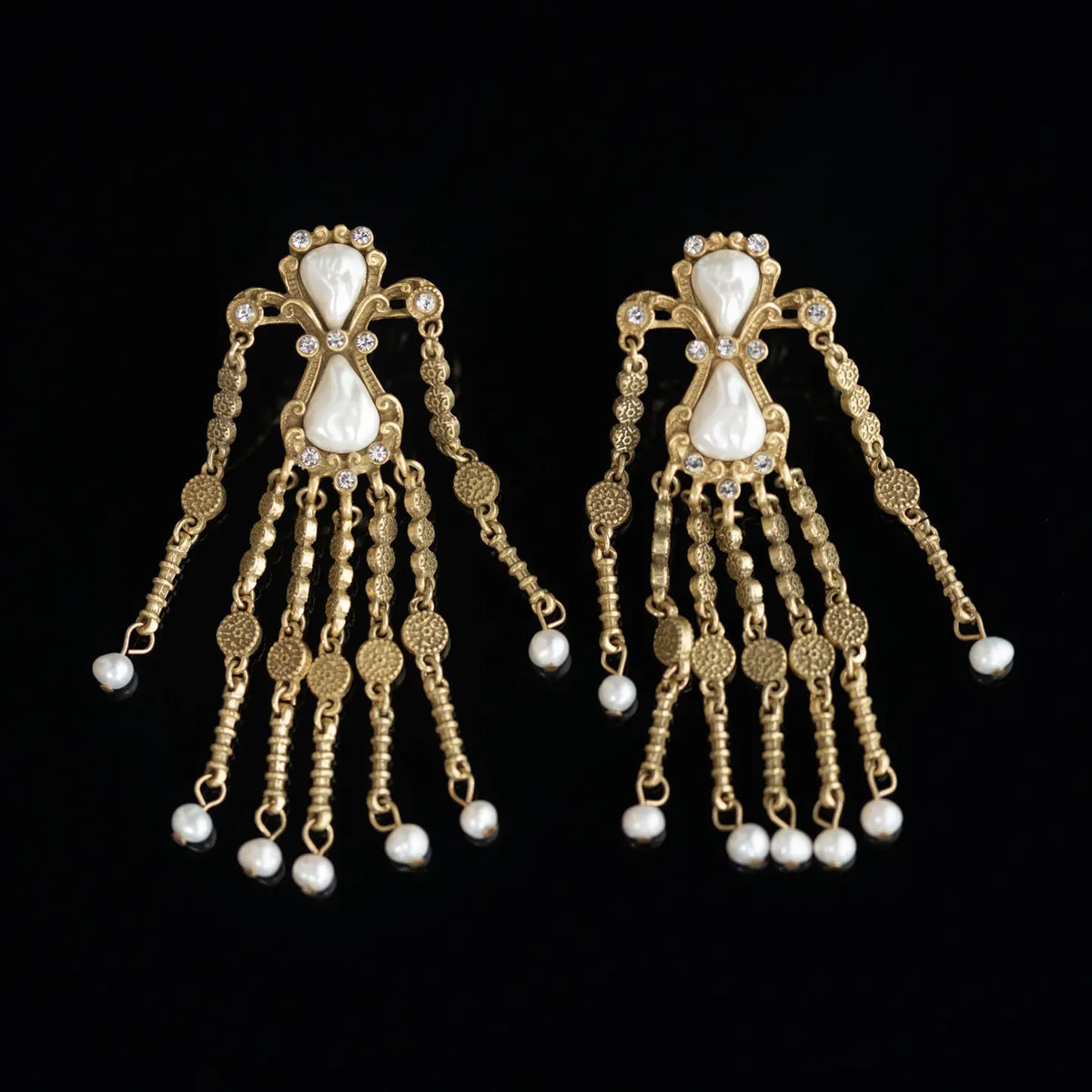 Série de boucles d'oreilles de style médiéval rétro et de niche